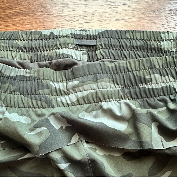 Athleta Printed Mesh Racer Run Short 4" Camo Print - Picture 9 of 9